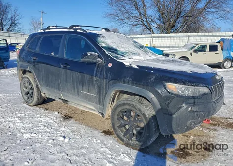2019 Jeep Cherokee Trailhawk from USA, damaged, VIN 1C4PJMBN3KD186138